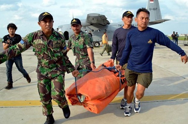 http://www.buzzfeed.com/buzzfeednews/search-resumes-for-missing-airasia-flight#.owJKPlb1V